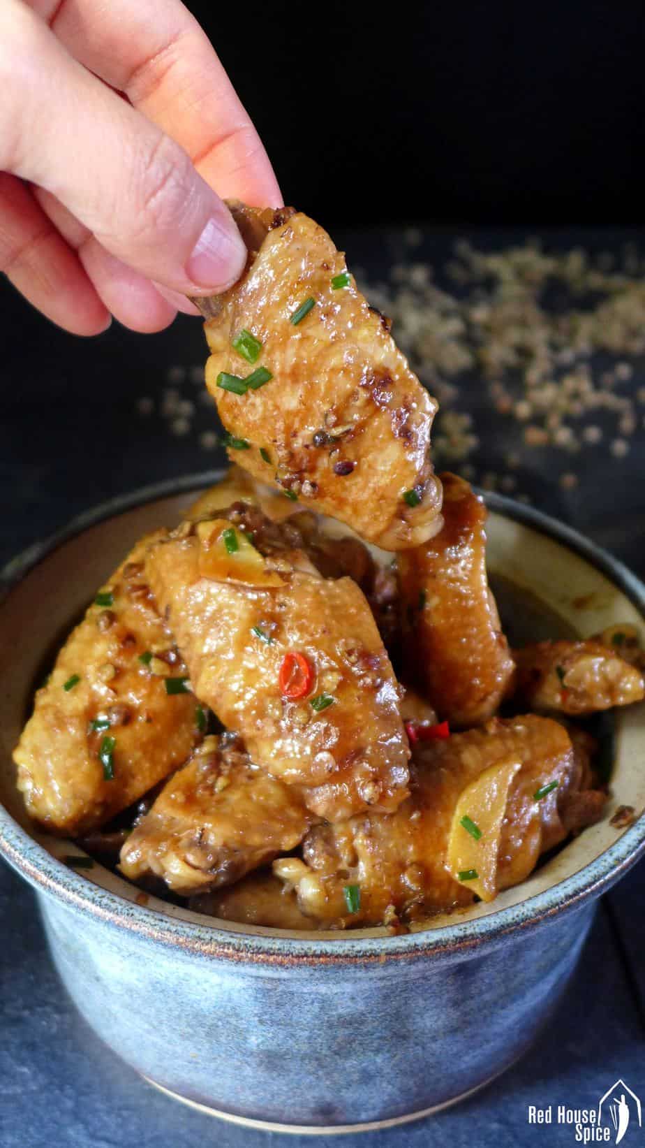 Chinese-style braised chicken wings with white pepper