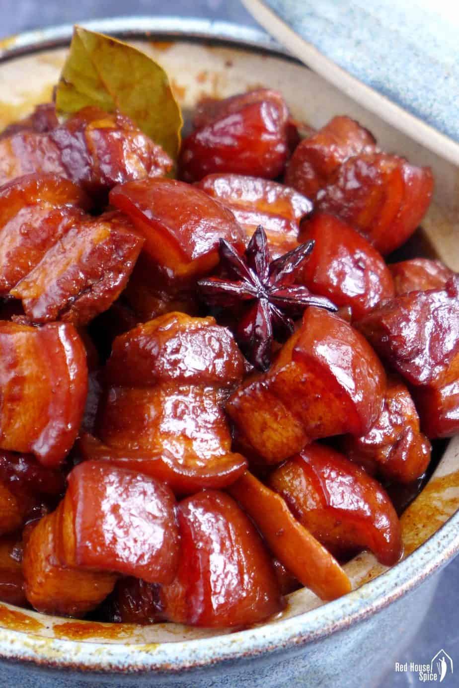 Braised pork belly cubes with spices