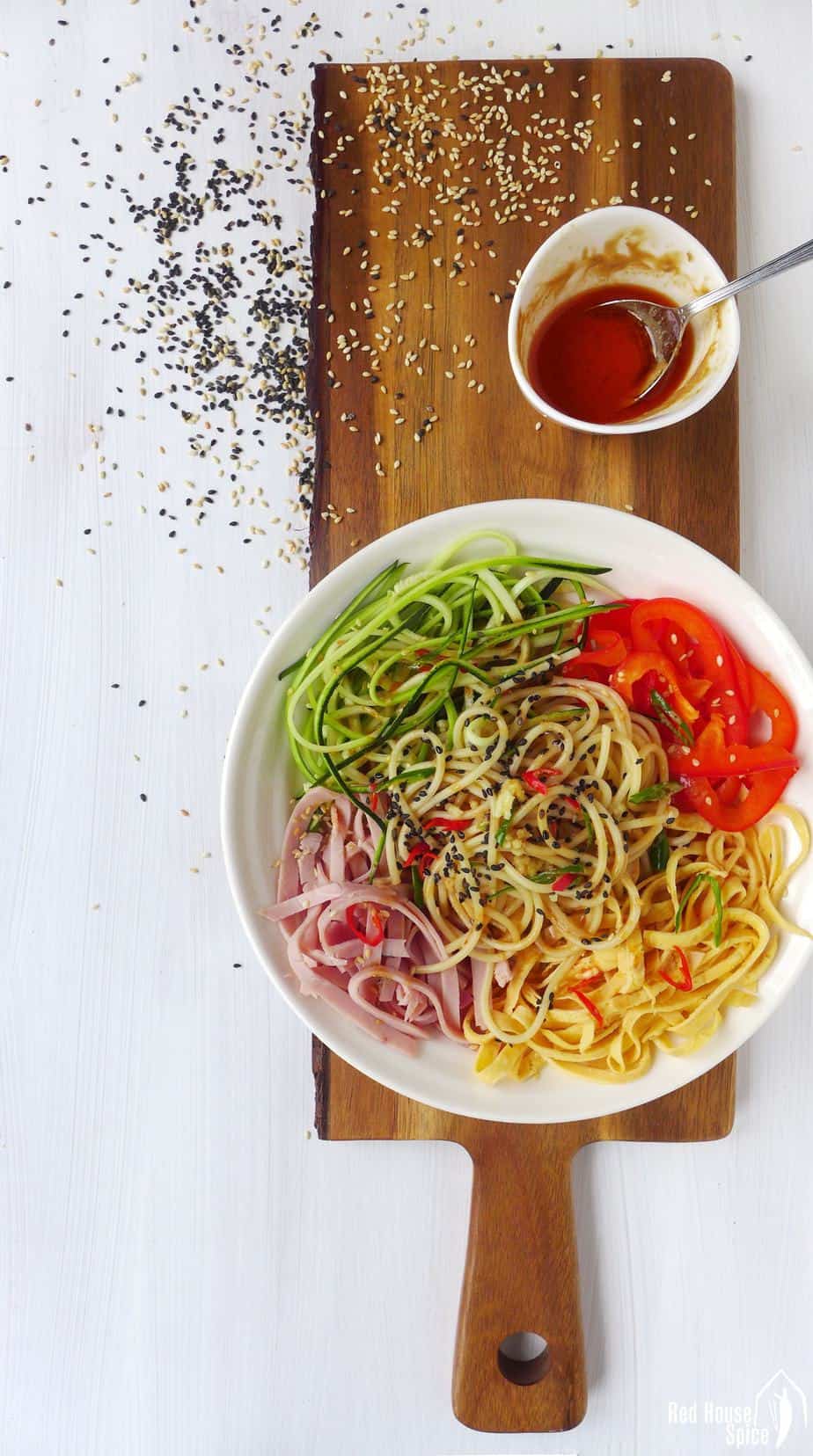 Give Italian pasta a Chinese character. This Chinese-style spaghetti salad with sesame dressing is bursting with flavour.