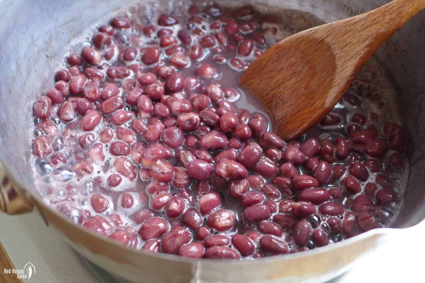 Cooking adzuki beans in water