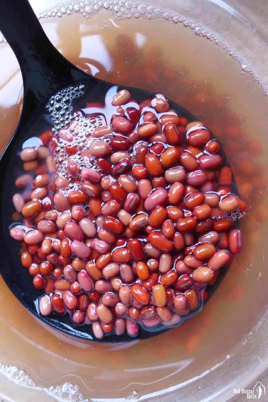 Soak adzuki beans in water