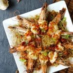 A tasty, good-looking dish with little preparation, steamed garlic prawns with vermicelli only takes a few minutes to cook. A great dish to impress your guests at dinner parties.