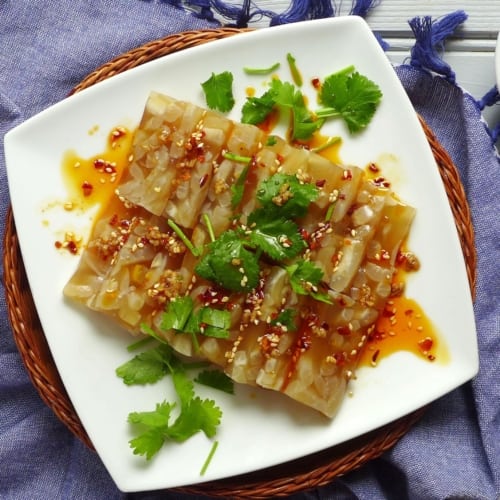 Slippery, springy and spicy, Chinese pork rind jelly is truly a delight to enjoy. There is no commercial gelatin involved and it’s very simple to prepare.