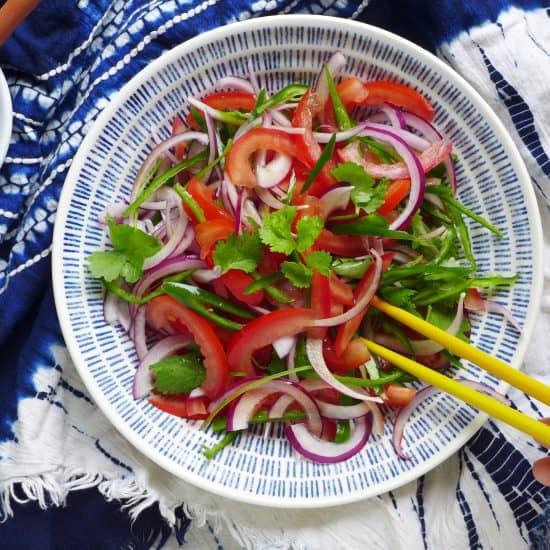 Pungent flavour stimulates your palate at first taste, just like the shock you would get when encounter a tiger. This is how Xinjiang tiger salad gets its name.