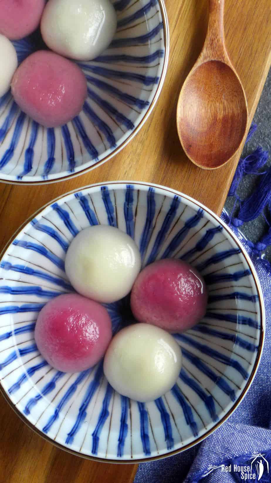 White and pink Tang Yuan in serving bowls