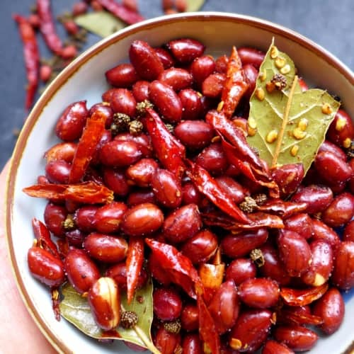Hot, fragrant, crispy and powerfully mouth-numbing, Sichuan spicy peanuts are an addictive snack that can be easily made at home.