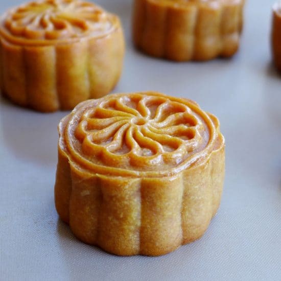 Cantonese mooncakes filled with salted egg & lotus paste