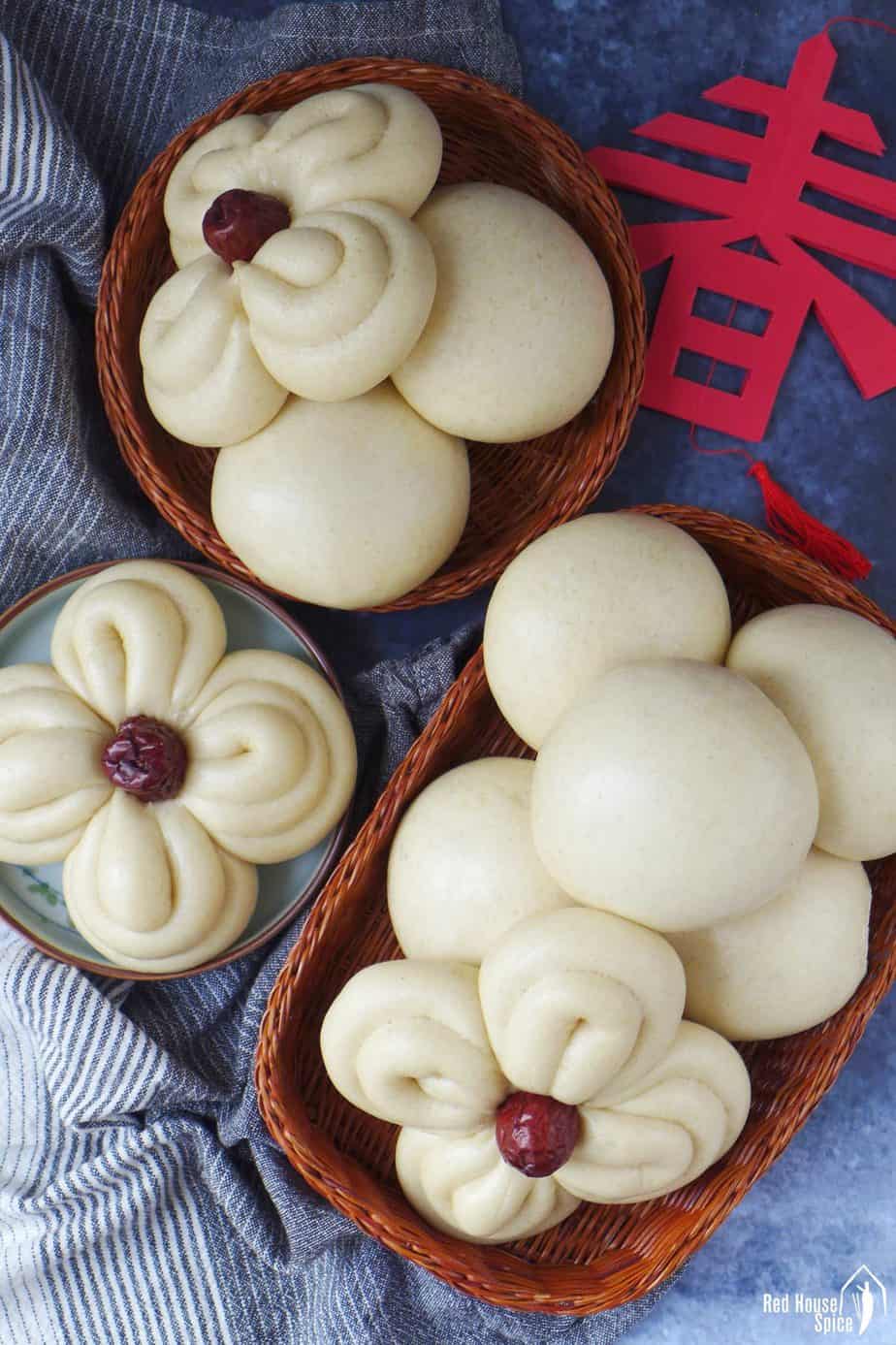 Chinese Mantou in round & flower shapes.