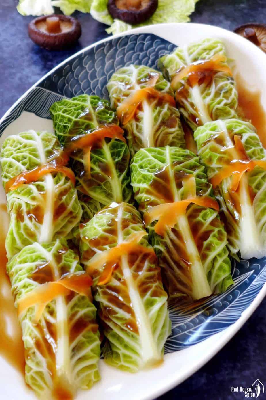 Steamed cabbage rolls with sauce