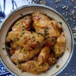 Chicken wings braised with white pepper