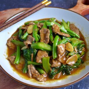 Stir-fried beef with chinese broccoli