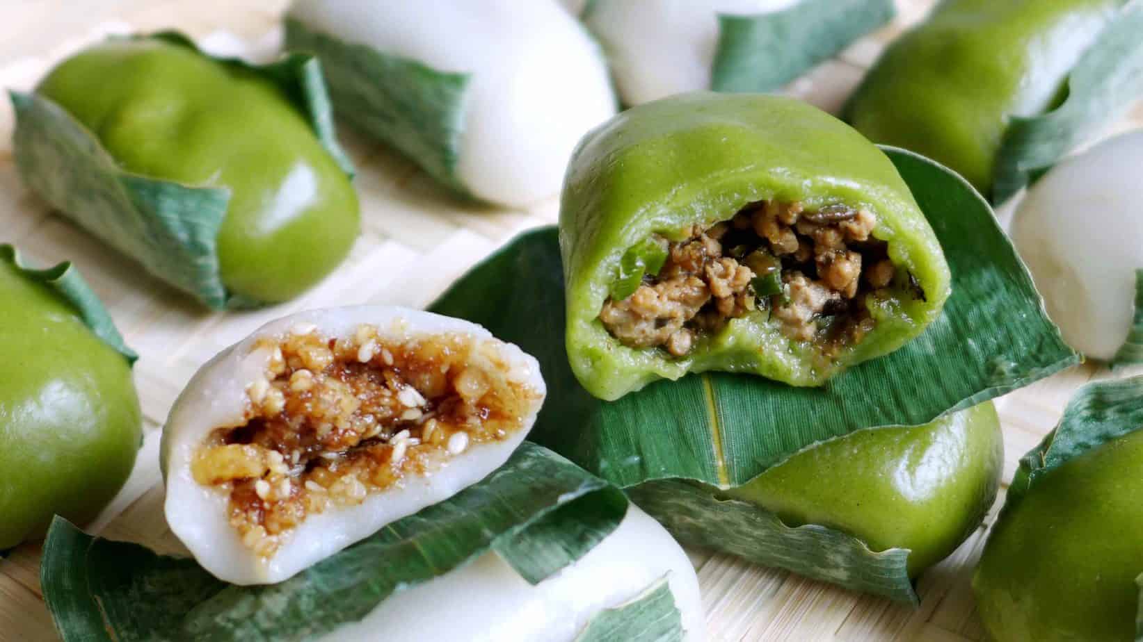 Sticky rice cakes filled with two different fillings
