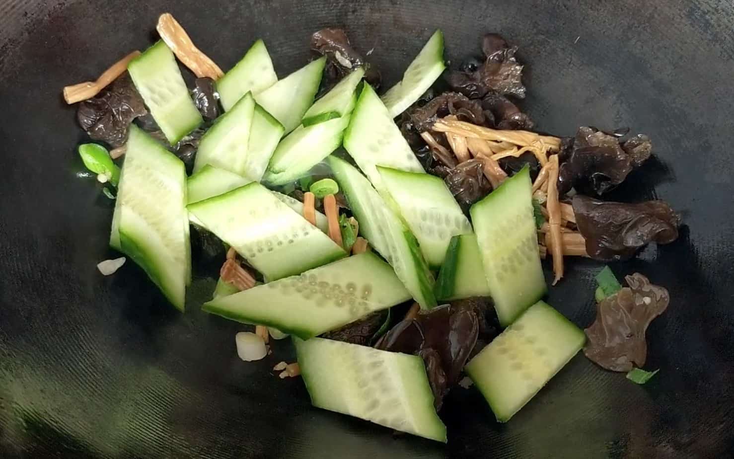 frying cucumber, wood ear mushroom and lily buds