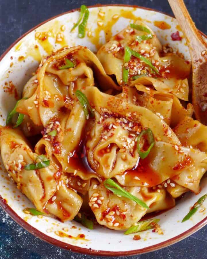 A bowl of spicy wontons