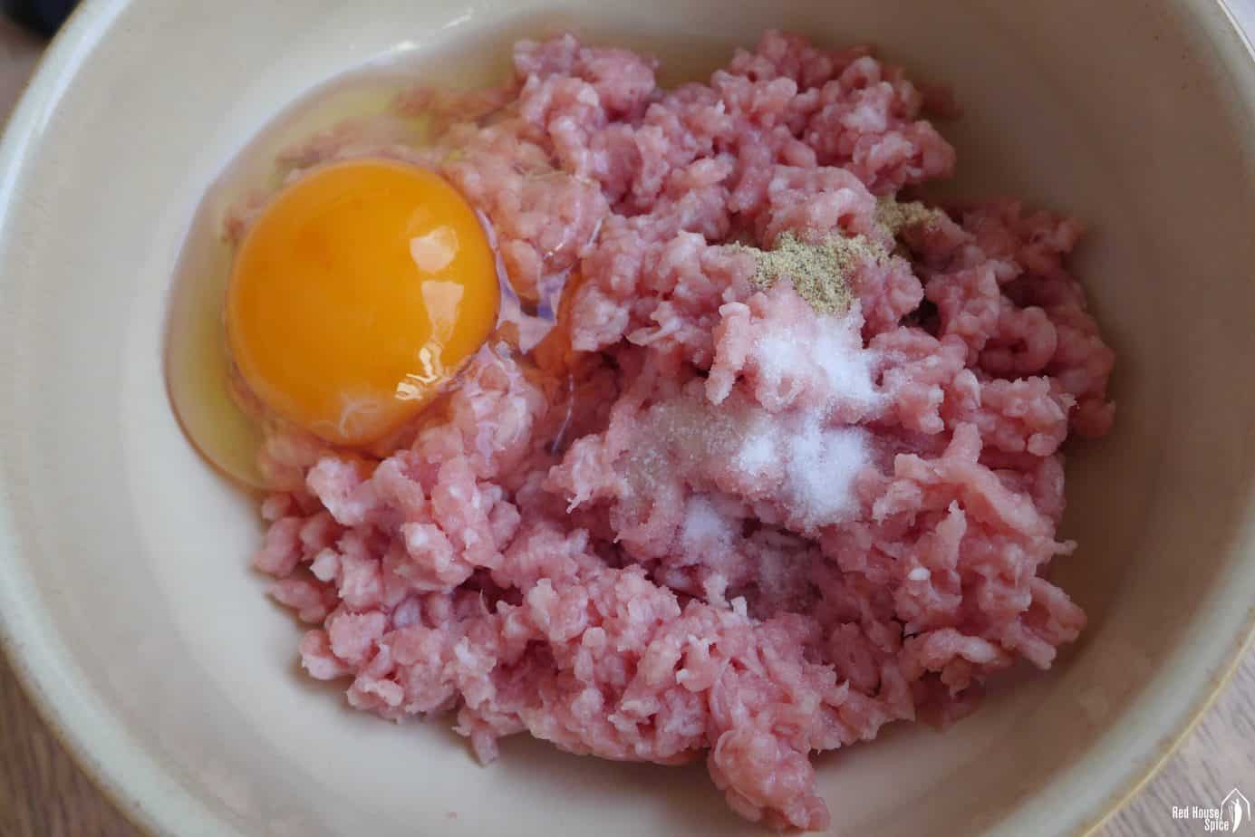 Minced pork with egg and salt