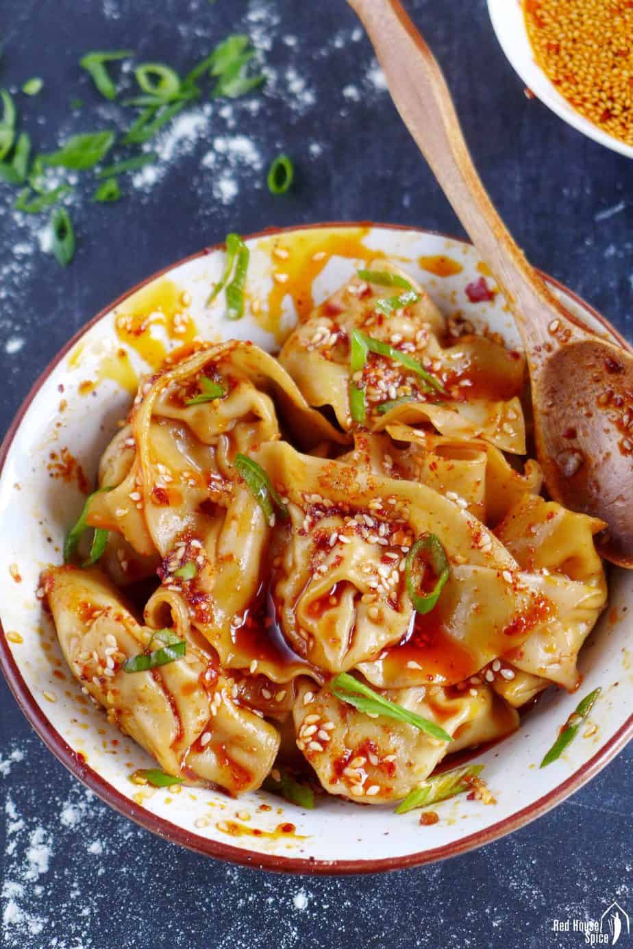 Spicy wontons seasoned with chili oil