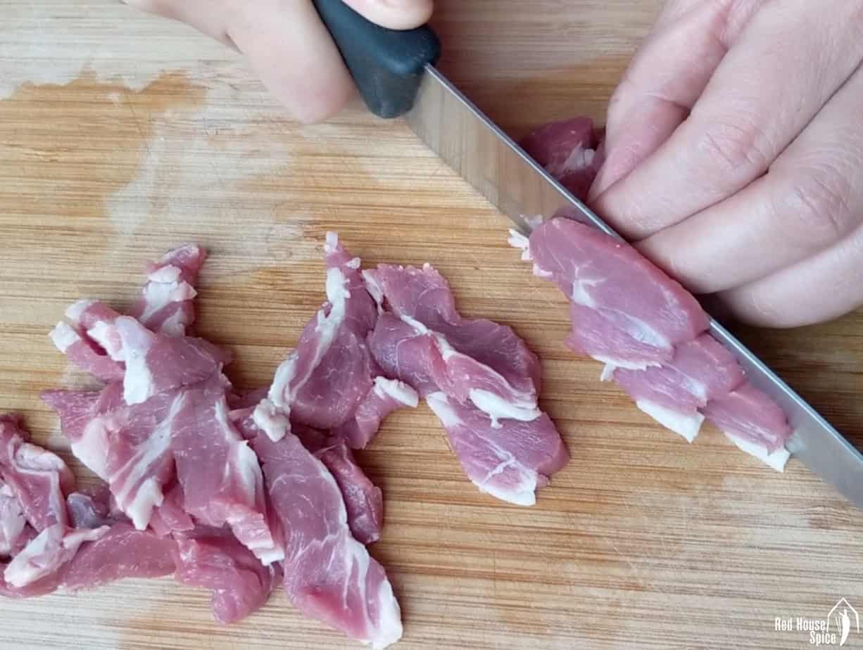 slicing lamb