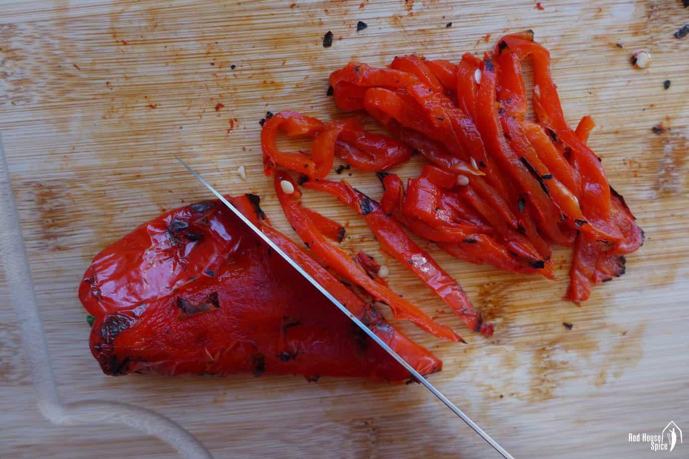 slicing roasted pepper