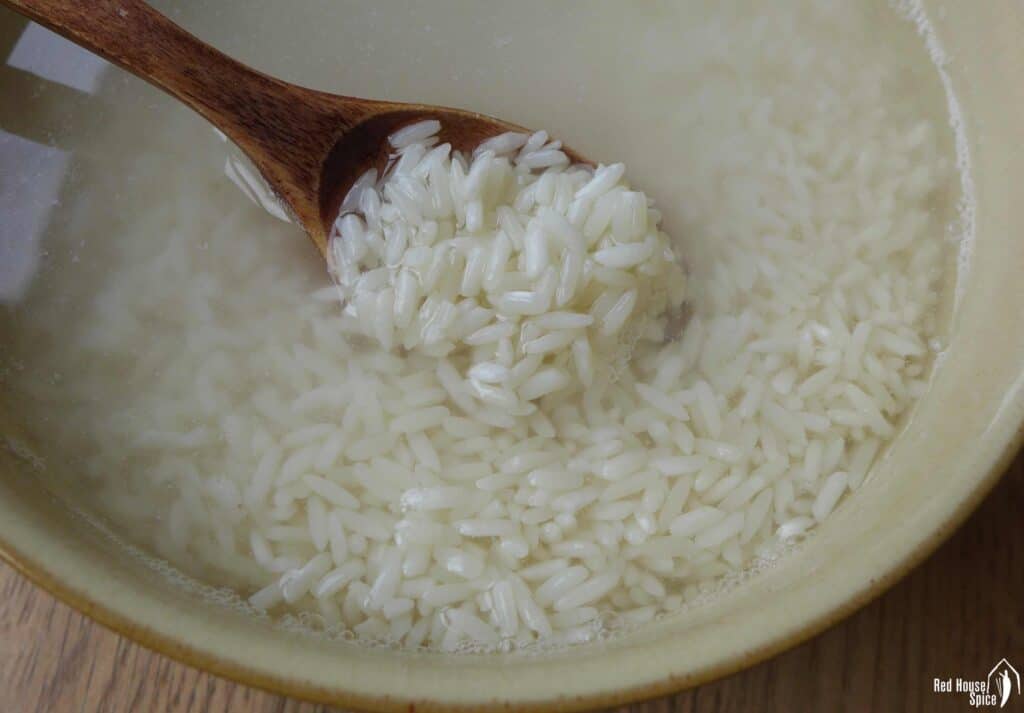 Glutinous rice soaked in water