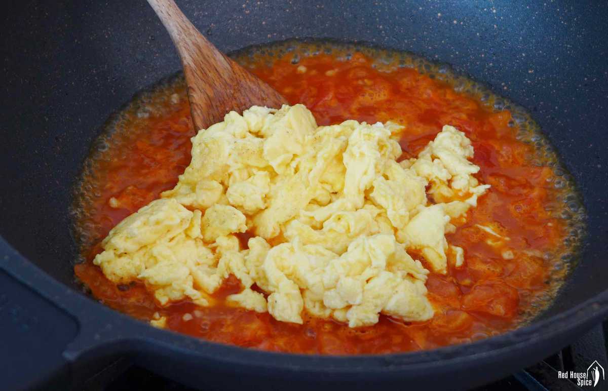scrambled egg over tomato soup