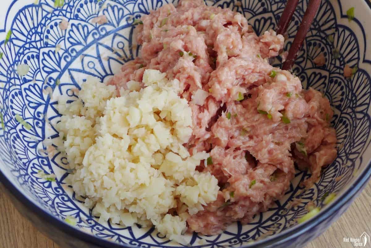 minced meat with minced water chestnuts