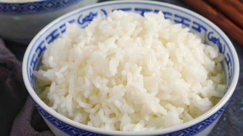 https://redhousespice.com/wp-content/uploads/2021/10/cooked-jasmine-rice-480x270.jpg