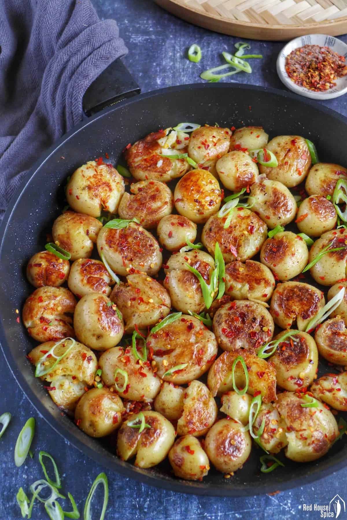 Pan-fried baby potatoes with chili and five spic