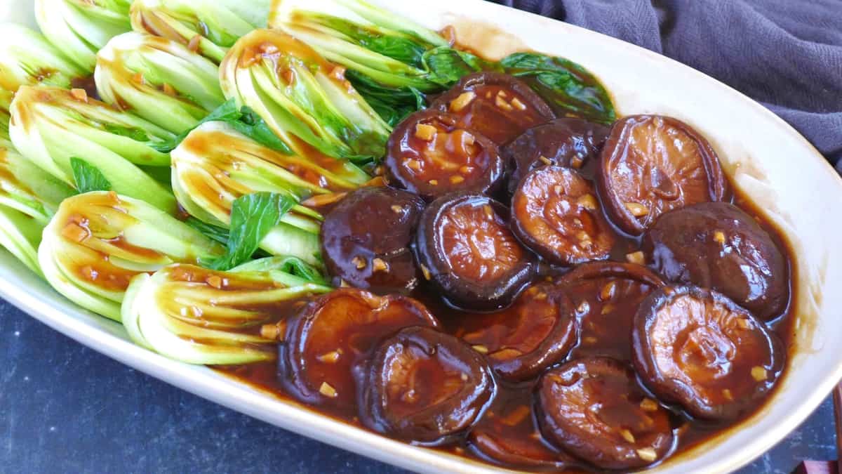 Braised mushrooms and Bok Choy with a thick sauce