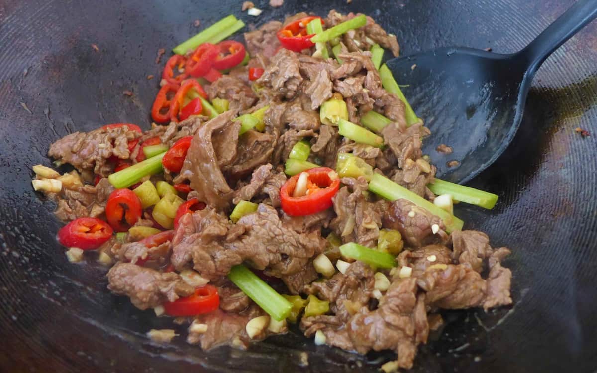 stir-frying beef with chillies, celery, garlic and ginger