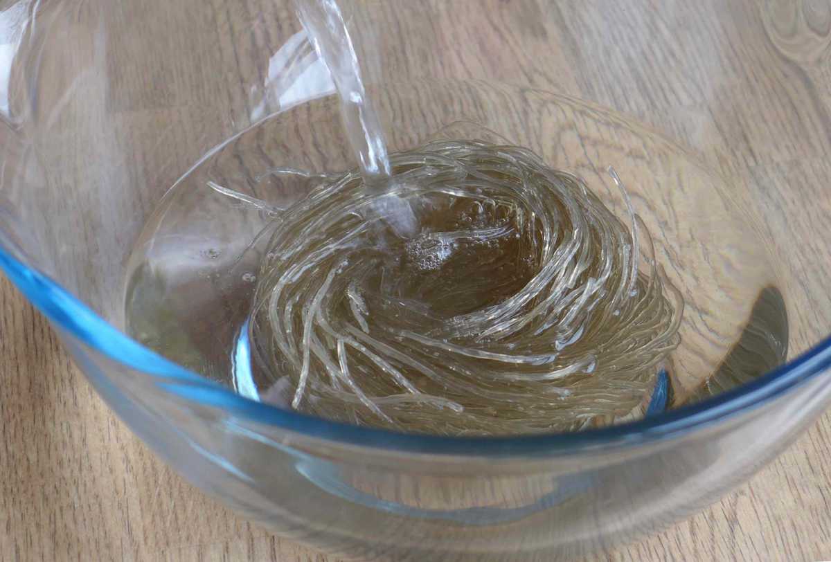 pouring water to dried glass noodles