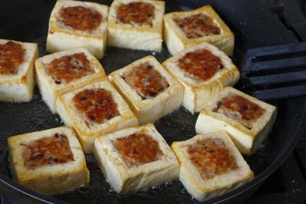 pan frying tofu stuffed with filling
