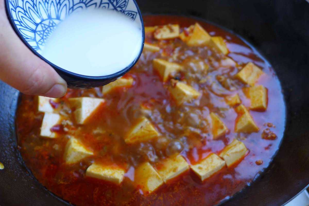 adding cornstarch slurry to Mapo tofu