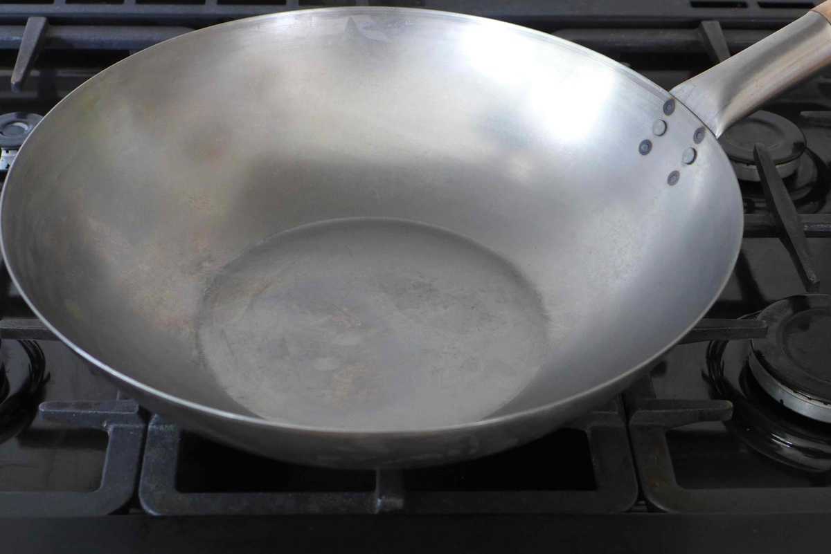 a flat bottom wok