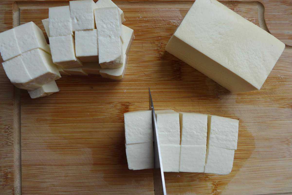 cutting tofu into cubes