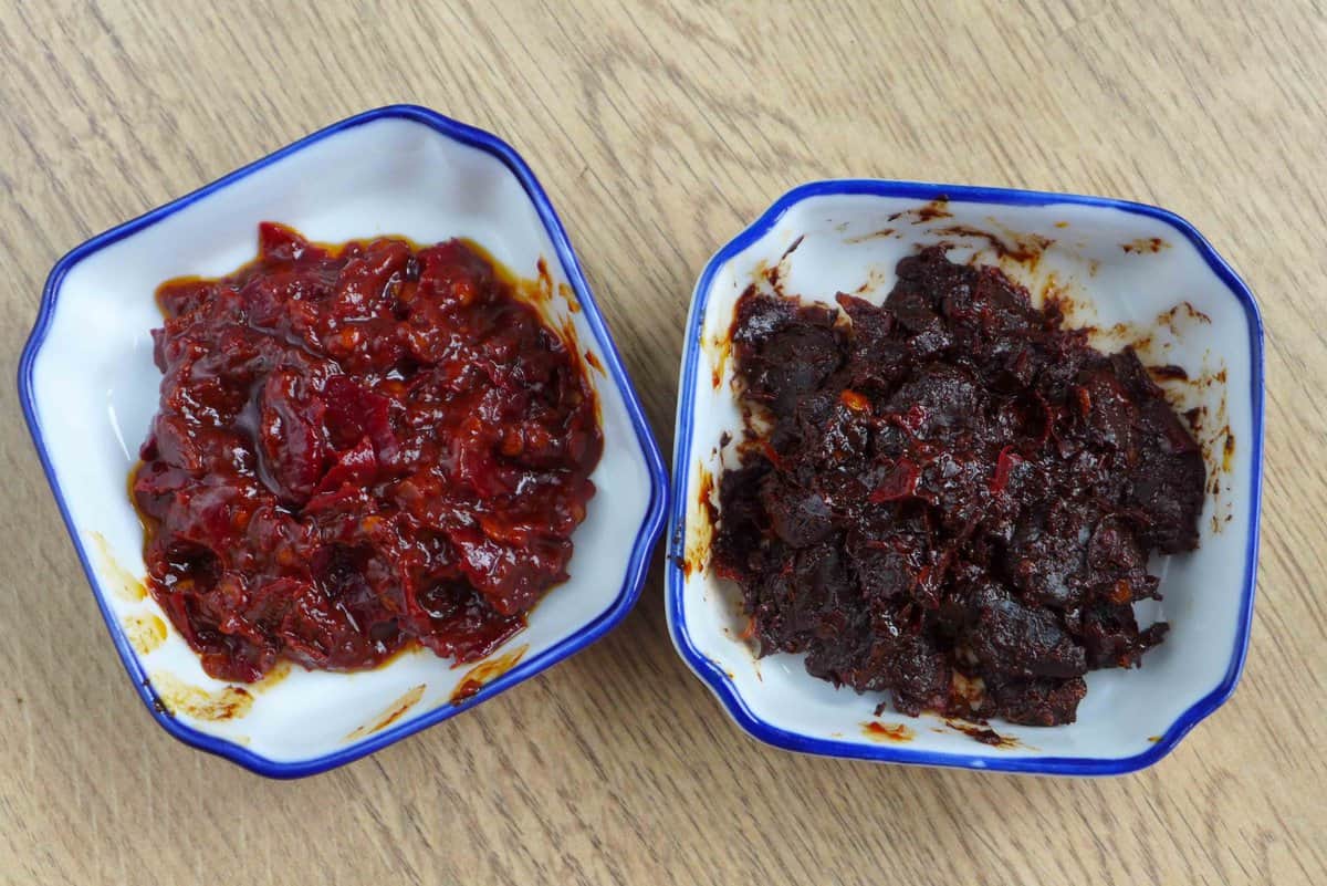 Two types of Sichuan chilli bean paste