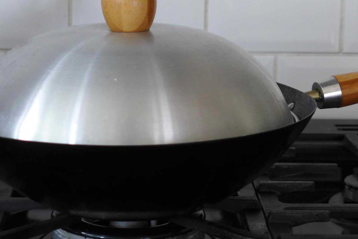 a wok with a lid