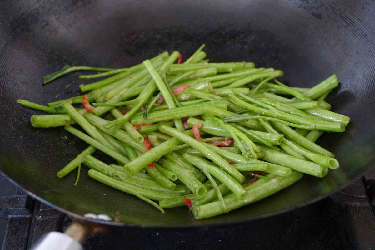stir-frying the stems of water spinach