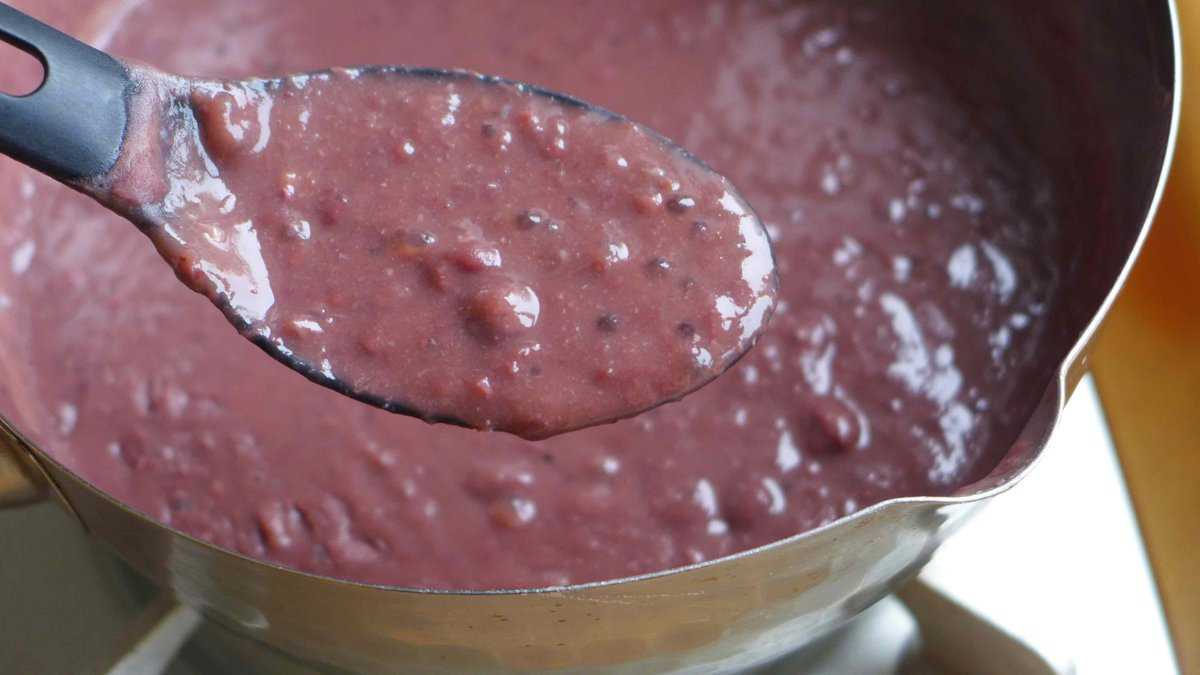 Red bean soup with tapioca pearls.