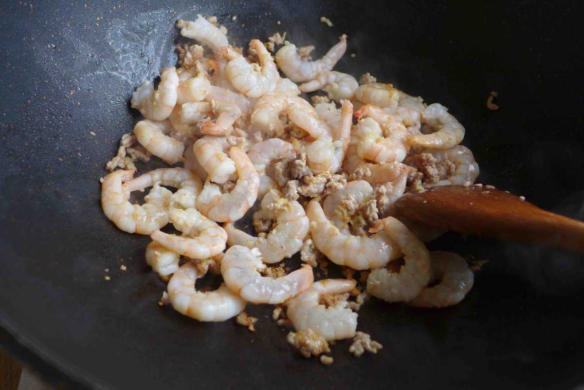 frying shrimp with ground pork.