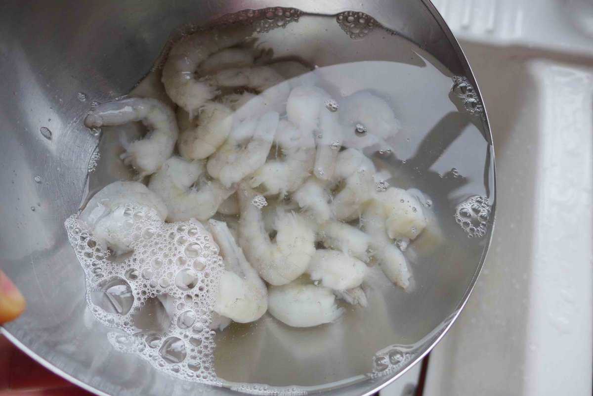 rinsing shrimp in water