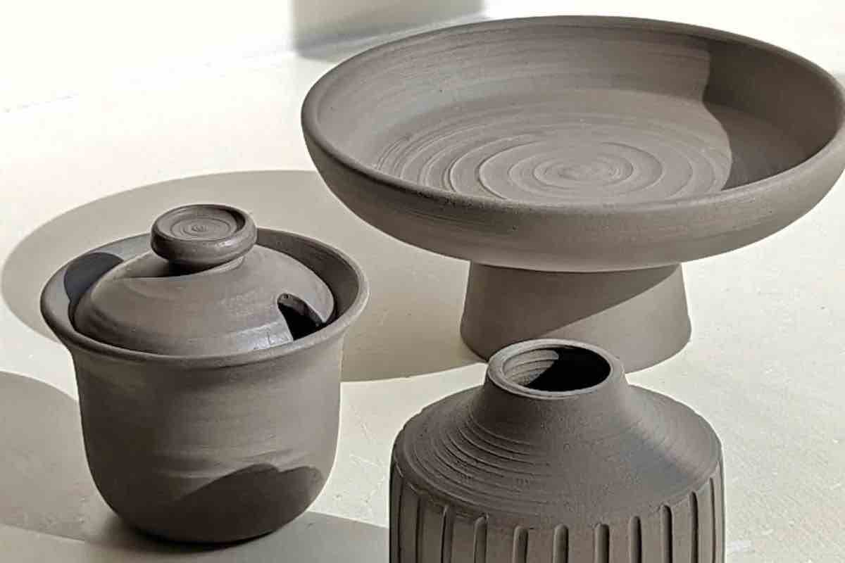 hand made pots by Wei Guo