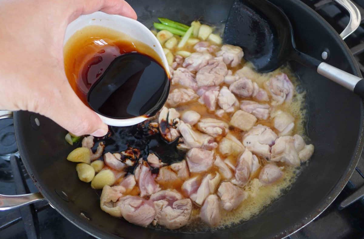 pouring soy sauce to chicken.