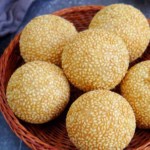 6 sesame balls in a small basket with overlay text that says sesame balls.