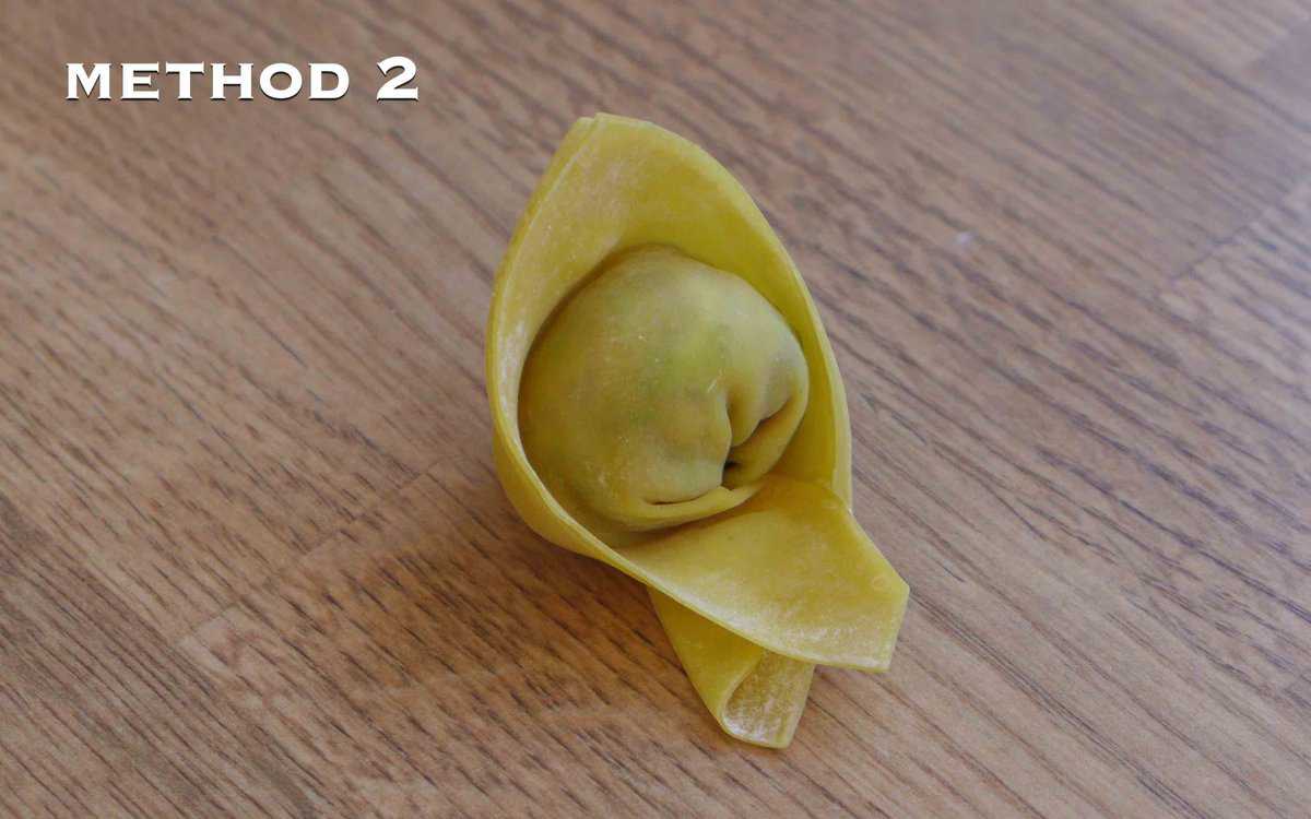 A wonton with overlay text that says method 2.