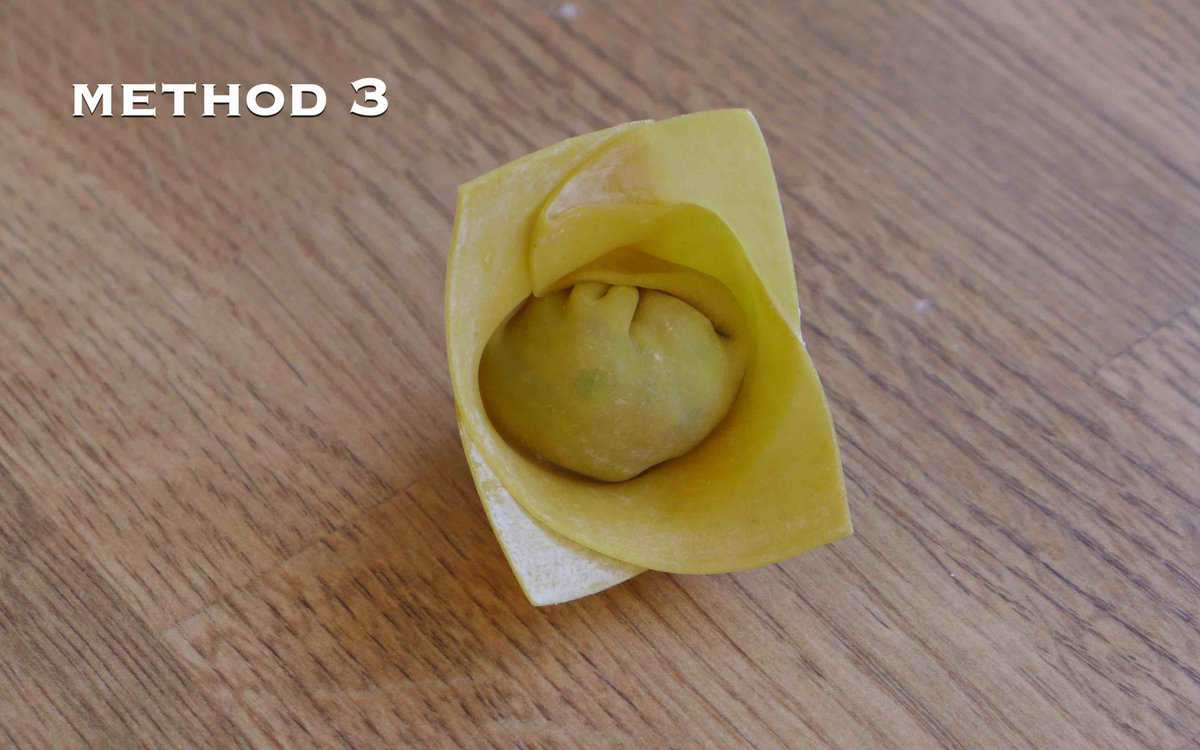 A wonton with overlay text that says method 3.